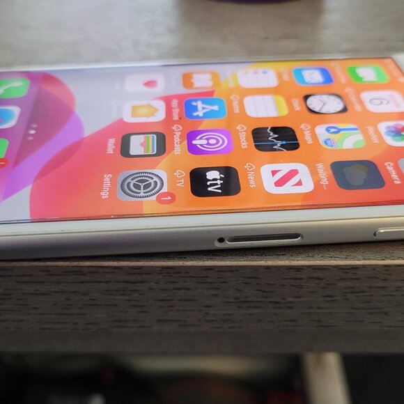 Apple iPhone 8 256 GB White Good Condition Works - Picture 6 of 7